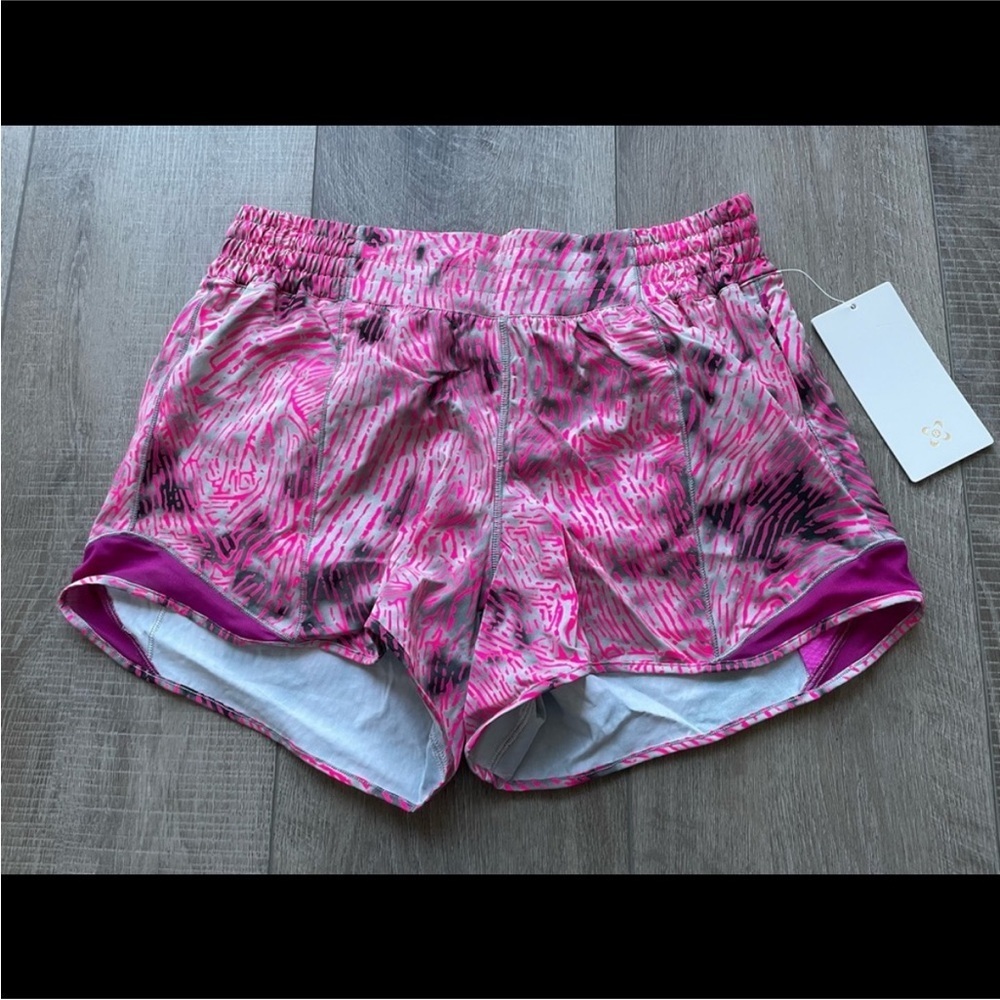 Lululemon Reflective SeaWheeze Hotty Hot High-Rise Lined Short 4"